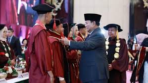 whitecloudpress Prabowo Hadiri Wisuda UKRI, Ajak Anak Muda Jadi Pemimpin Cinta Rakyat